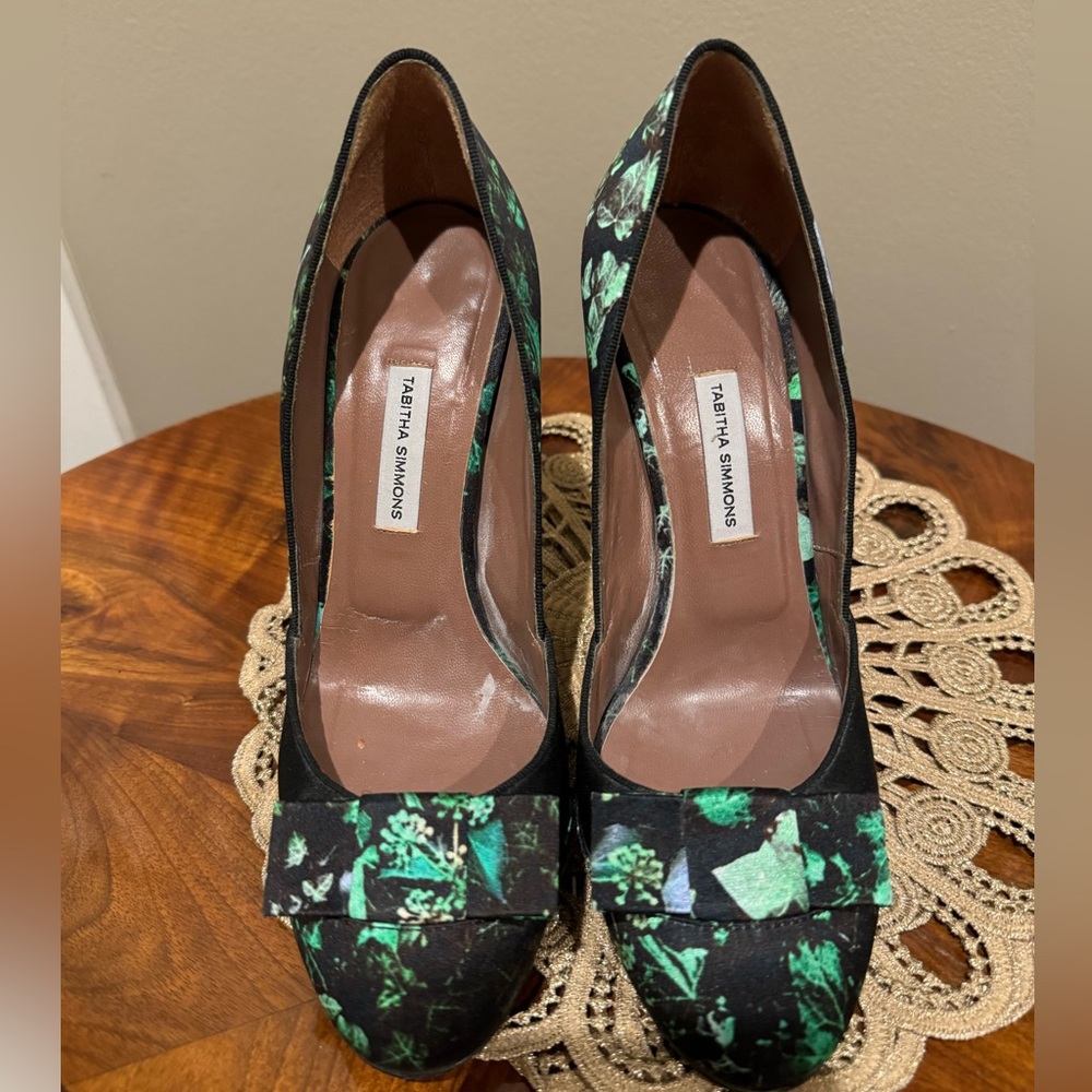 Tabitha Simmons Woman’s satin dress shoe, worn once, excellent condition.